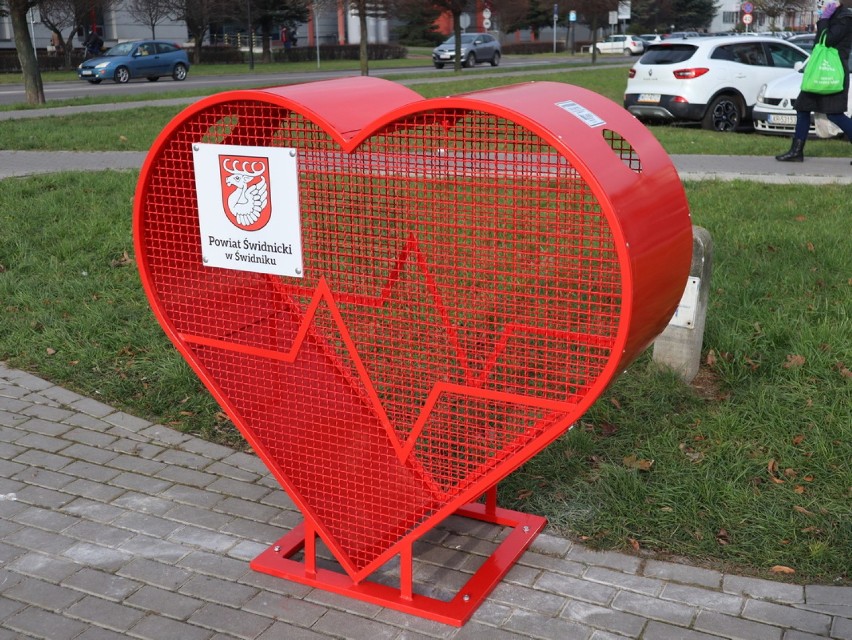 Czerwone serce już stoi w centrum Świdnika, ale na tym nie koniec!