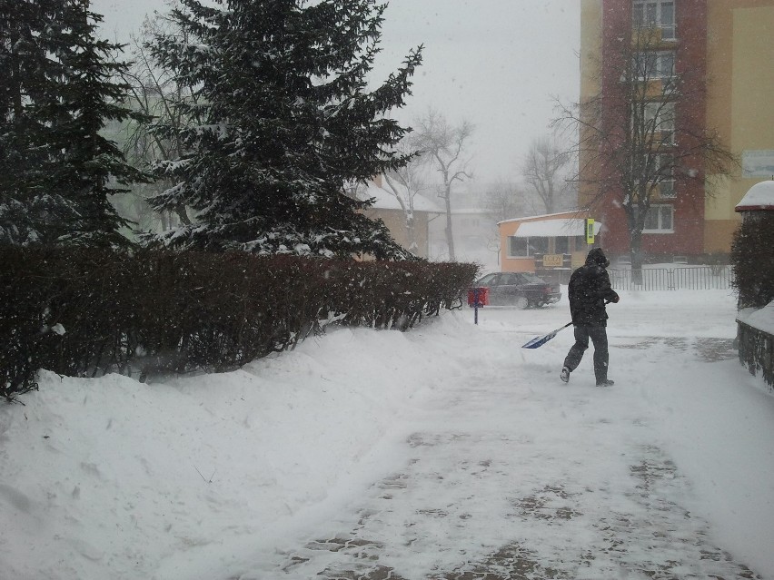 Powrót zimy w Kraśniku. Niebezpiecznie na drogach ZDJĘCIA