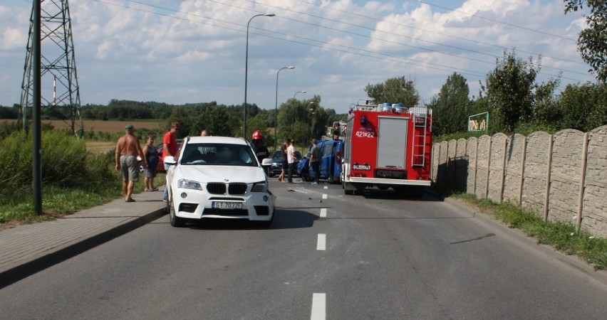 Wypadek w Chorzowie. Czołówka fiata z bmw, ranny kierowca [ZDJĘCIA]