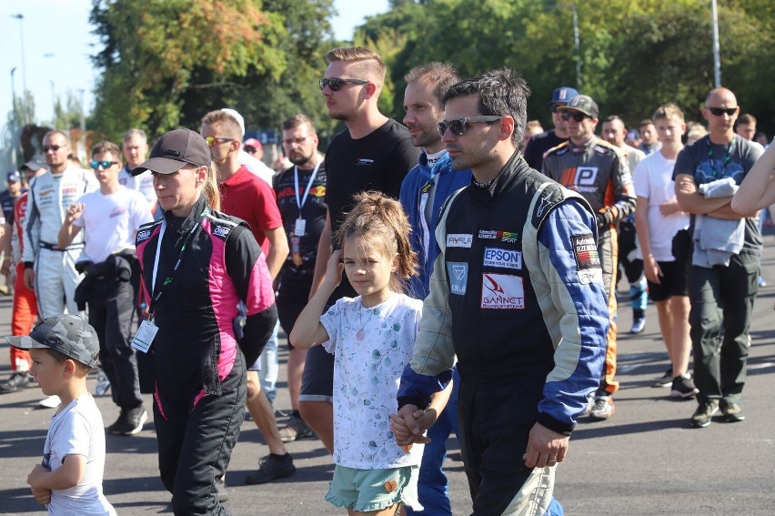 Wypadek podczas Rajdu Śląska. Minutą ciszy w Chorzowie, uczczono pamięć kobiety która zginęła w wypadku