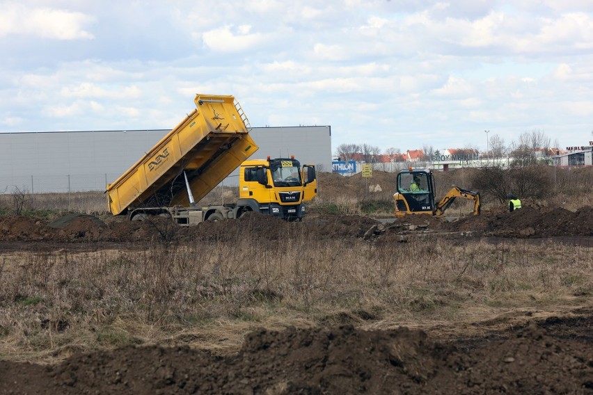 Powstaje nowa droga w Legnicy, zobaczcie zdjęcia