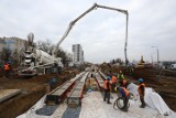 Budowa tramwaju na Naramowice idzie pełną parą! Na razie pogoda nie opóźnia prac. Zobacz najnowsze zdjęcia