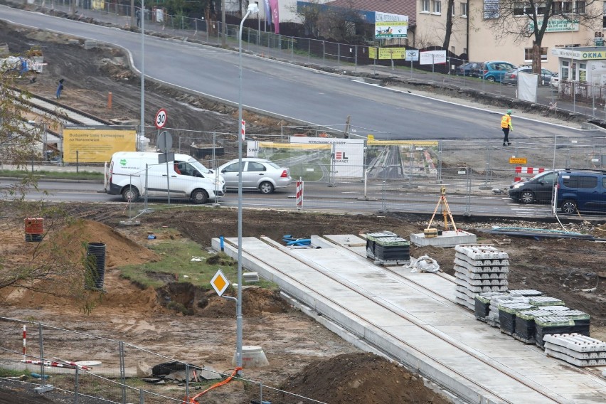 Drugi etap inwestycji zakłada budowę trasy tramwajowej od...