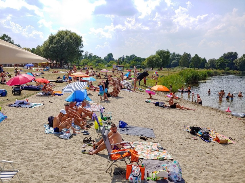 Tak mija upalna sobota nad zalewem ZEK w Radymnie. Pogoda dopisuje wypoczywającym [ZDJĘCIA]