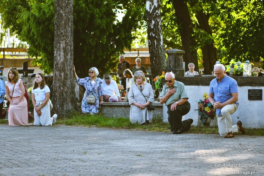 Procesja z Bazyliki Mniejszej na Cmentarz Parafialny w...