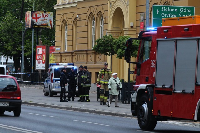 Kolejne alarmy bombowe w Legnicy, ewakuacja w dwóch szkołach.