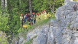 Akcja strażaków na kieleckiej Kadzielni. Turysta utknął na tyrolce, potrzebni byli ratownicy. Zobacz zdjęcia