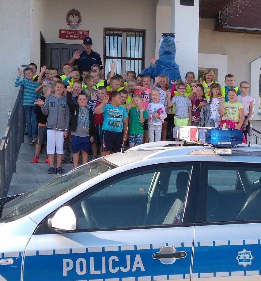Polfinek w Barcinie. Policjanci uczyli dzieci bezpieczeństwa na drodze [zdjęcia]