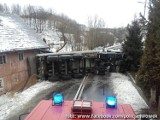 Utrudnienia na drodze. Tir przewrócił się na trasie do Pławnej