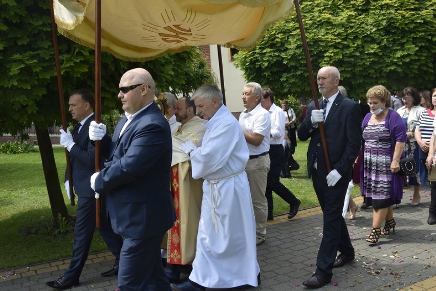 Podobnie, jak w innych parafiach, procesja Bożego Ciała...