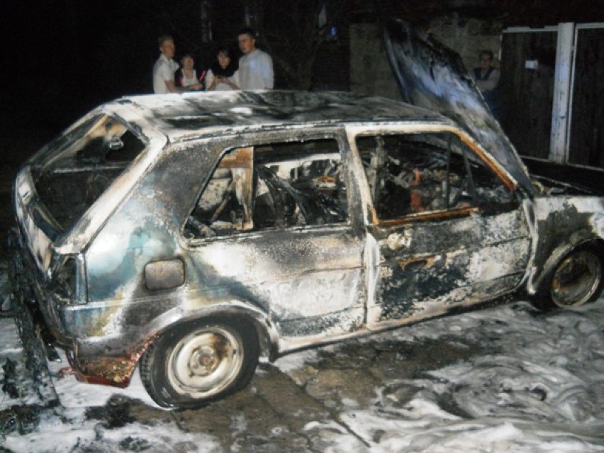 Pożar w Henrykowie - Spalony samochód