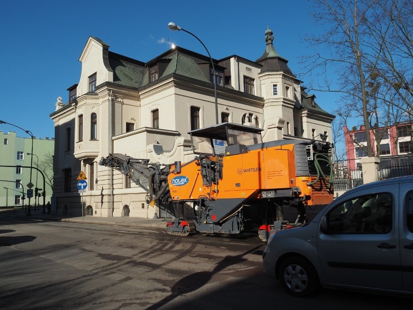 Jest pół miliarda na remonty ulic w Łodzi. Jakie to będą ulice? Kierowcy wreszcie powinni odczuć poprawę