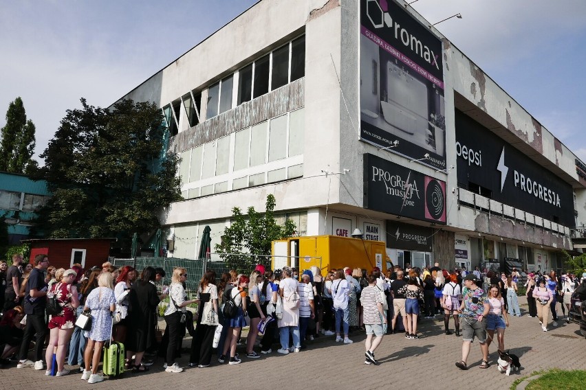 Koncert Sunmi w Warszawie. Tłumy fanów koreańskiej wokalistki przed stołecznym klubem