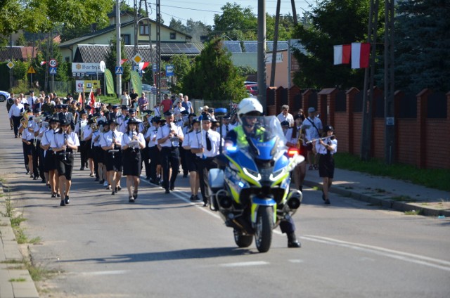 Uroczystości 15 sierpnia rozpoczął przemarsz ulicą Józefa Piłsudskiego. Kolumnę prowadziła Orkiestra Dęta Ochotniczej Straży Pożarnej w Hajnówce