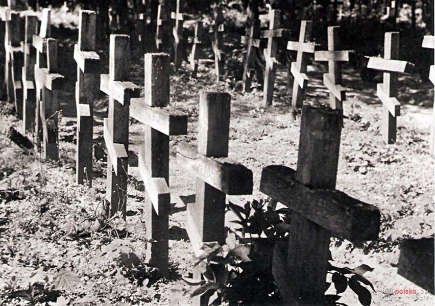 Zobaczcie archiwalne zdjęcia cmentarza w Sandomierzu na...