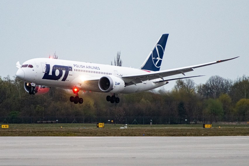 To pierwszy z czterech samolotów, które dostarczą do Polski...