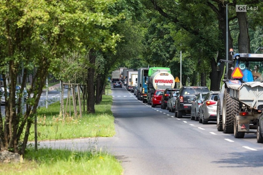 Węzeł Głębokie. Tempo prac irytuje kierowców. A do tego korki