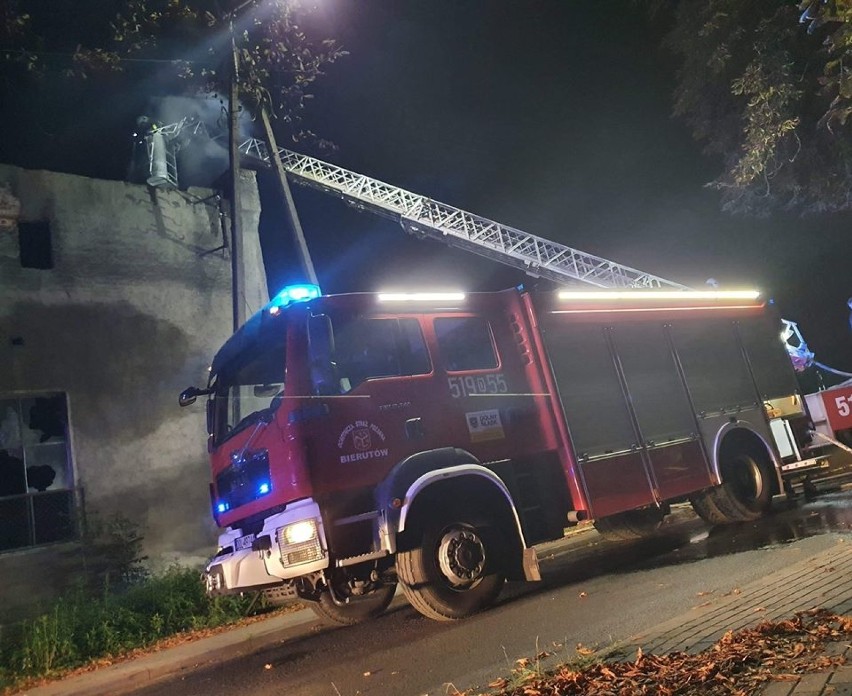 Pożar w fabryce Bieramot przy ulicy Słowackiego w Bierutowie [ZDJĘCIA]