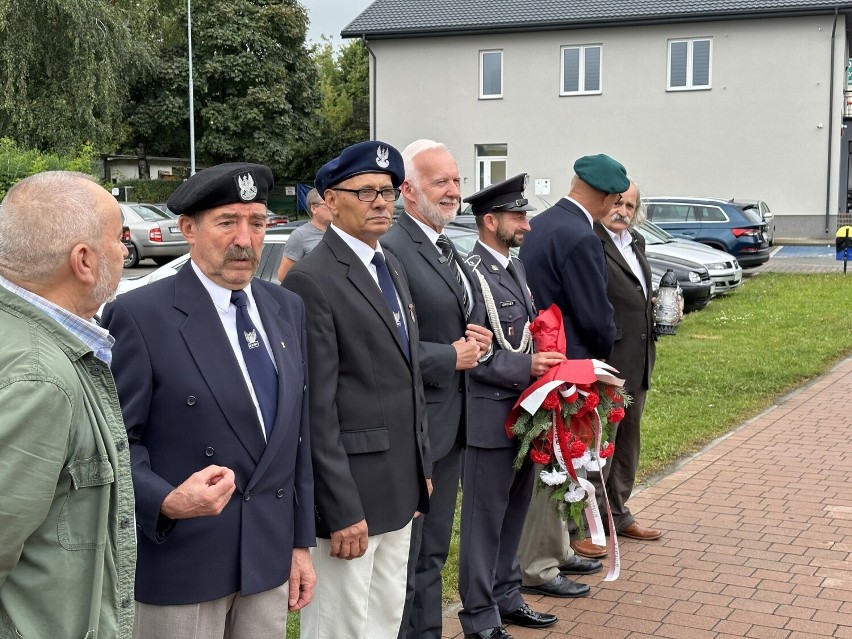 Mieszkańcy Tarnobrzega pamiętają o ofiarach pierwszego bombardowania miasta w czasie II wojny światowej. Zobacz wideo