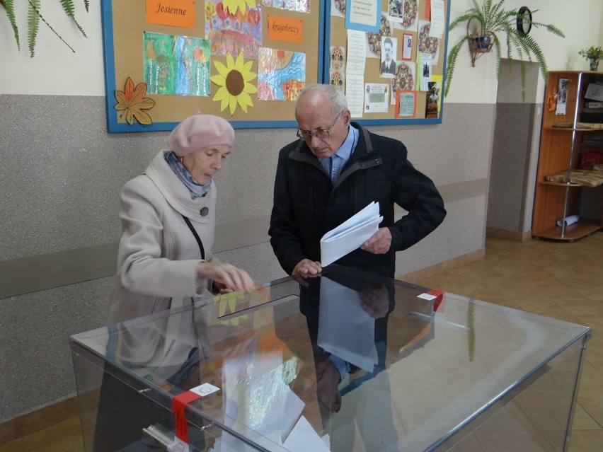 Wybory Radomsko 2018: trwa głosowanie. Wybieramy prezydenta, radnych rady miasta, powiatu i sejmiku [ZDJĘCIA]