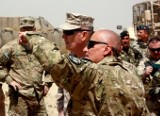Baza w Ghazni w Afganistanie: Generał ISAF wizytował polską bazę po ataku [ZDJĘCIA]