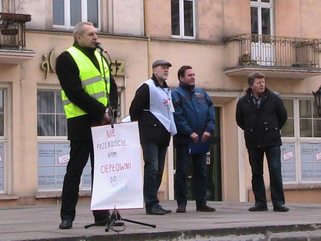 Szef zakładowej Solidarności Bernard Niemiec (od lewej) uważa, że to dopiero początek zwolnień w Cieple Kaliskim