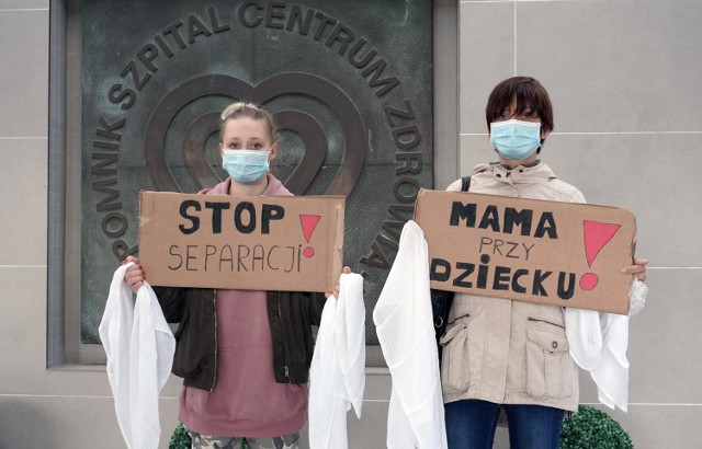 Protest matek, które tygodniami nie mogą widywać swoich dzieci leżących na neonatologii w Matce Polce, odniósł skutek. Szpital ma wyznaczyć dodatkowe miejsce, w którym matki będą mogły zamieszkać i opiekować się swoimi dziećmi. Ale kobiety będą walczyć dalej. Bo nie każda matka może zostać na stałe w szpitalu.
CZYTAJ NA KOLEJNYCH SLAJDACH