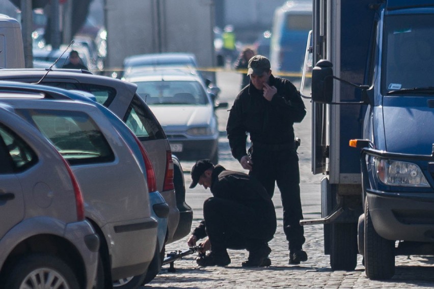 Alarm bombowy w Tarnowie. Ewakuacja szkół i komisariatu [NOWE ZDJĘCIA]