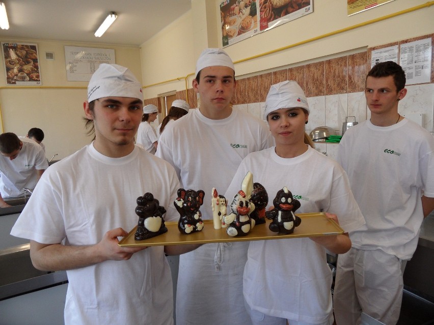 20 uczniów w Żorach wzięło udział w zajęciach Robimy sobie jaja z czekolady
