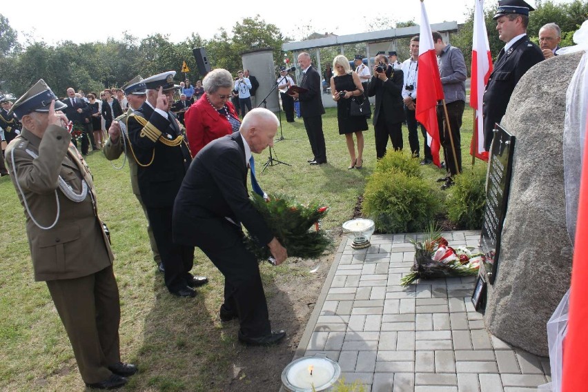 W Rychłowicach odsłonięto tablicę pamięci ofiar okupanta [ZDJĘCIA]
