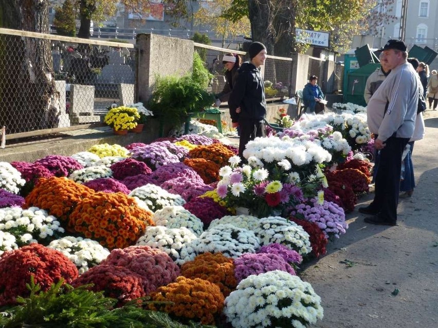 Cmentarze w Gnieźnie - dotknął je kryzys?