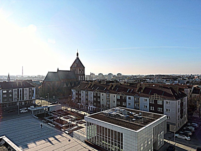 Widok na plac przed  Ratuszem i na  Katedrę