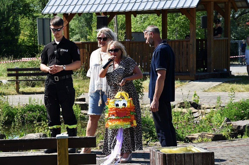 Pokaz umiejętności strażaków był atrakcją pikniku w Ropicy...