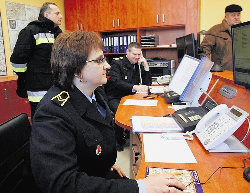 Legnica: Strażnik miejski sprawdzi czym palimy w piecach