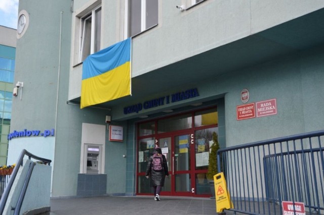 Pod oknem gabinetu burmistrza Goleniowa wisi od dłuższego czasu flaga Ukrainy