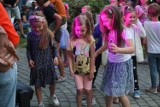 Szalona zabawa na Letniej Potańcówce w "Dolince" w Olkuszu. Tak bawili się mieszkańcy Osiedla Młodych. Zobacz zdjęcia 