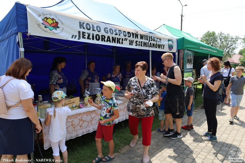 Wielki Piknik  Rodzinny w Narewce. Były dmuchańce, stoiska i zabawa