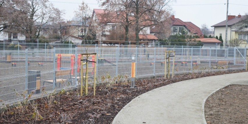 Rewitalizacja puławskich błoni dobiegła końca. Zobacz jak wygląda największy park w mieście (Zdjęcia)