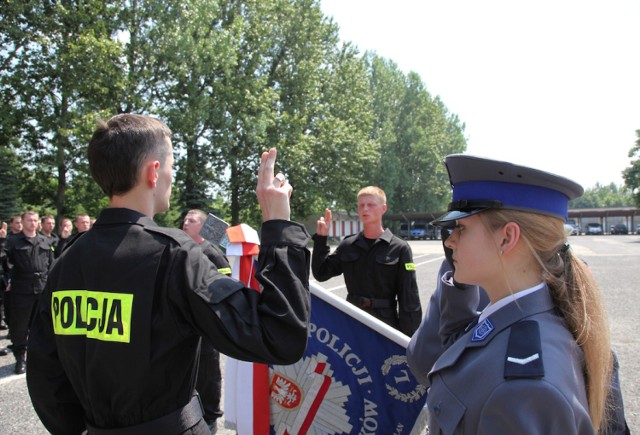 Ślubowanie złożyło 70 policjantów.