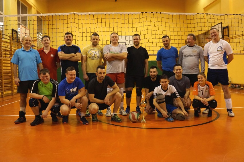 W Baranowicach rozegrali kolejny turniej siatkówki amatorów i podsumowali sezon - ZDJĘCIA