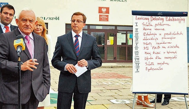 Leszek Miller przewodniczący SLD przedstawił 10 postulatów swojej partii na nowy rok szkolny