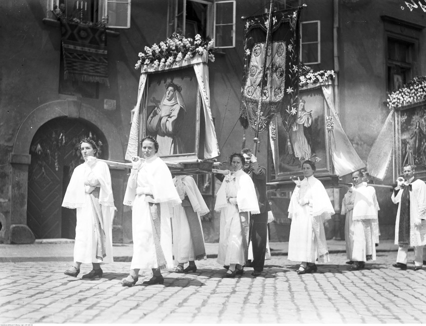 Kraków, 1934. Fragment procesji Bożego Ciała.