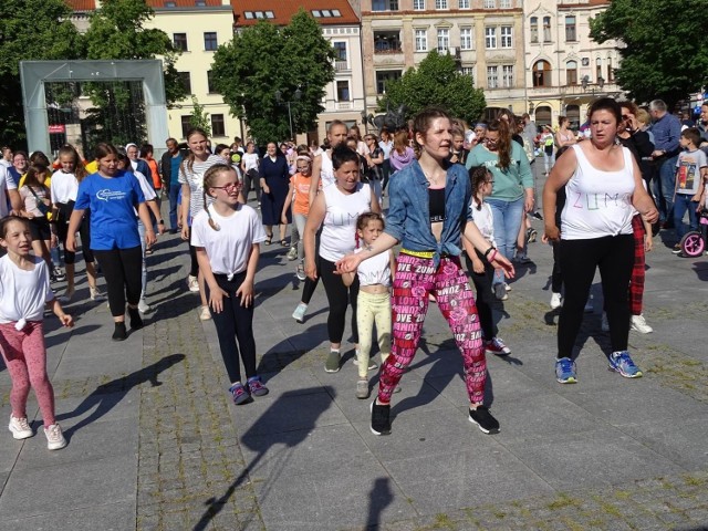 Rozbudzeni - Rozmarzeni impreza zorganizowana w Chełmnie przyciągnęła na rynek wiele osób