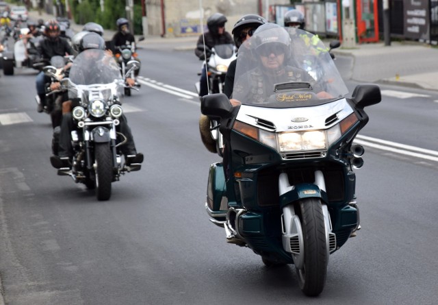 Zobaczcie zdjęcia ze zlotu!

 Zobacz też: Wyróżnia się nie tylko kolorem. Ten kask motocyklowy zapina się w nietypowy sposób
