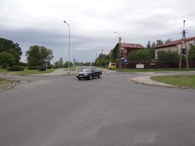 Rondo przy Kobusiewicza i asfalt na Podmiejskiej coraz bliżej