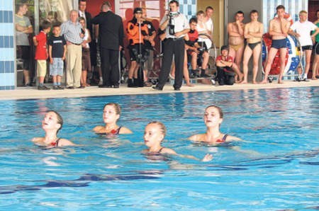 Na początek był pokaz pływania synchronicznego. Fot.  Monika Ziółkowska