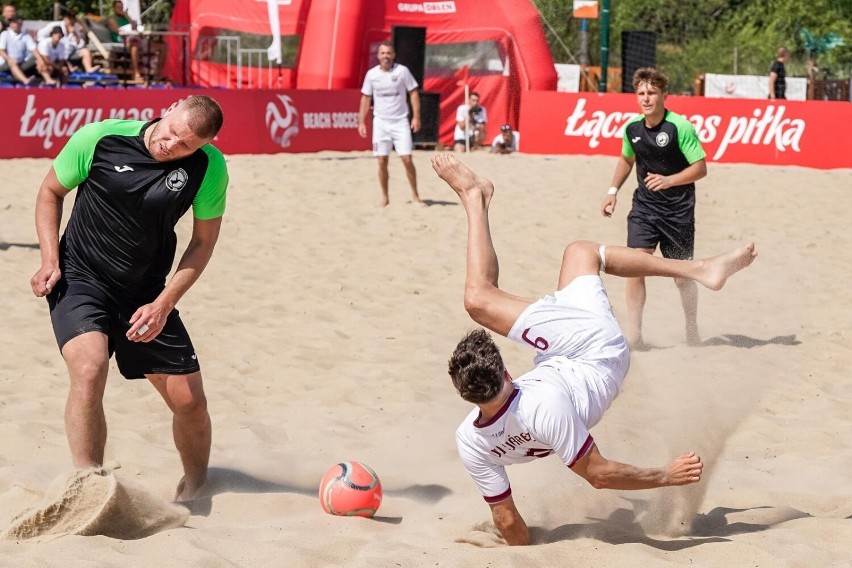 Rozgrywki Ekstraklasy beach soccera na plaży w Gdańsku...