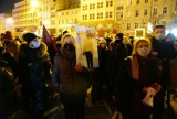 Protest przeciwko zakazowi aborcji w Poznaniu - tłumy ponownie pojawiły się na placu Wolności w Poznaniu, aby wyrazić swój sprzeciw