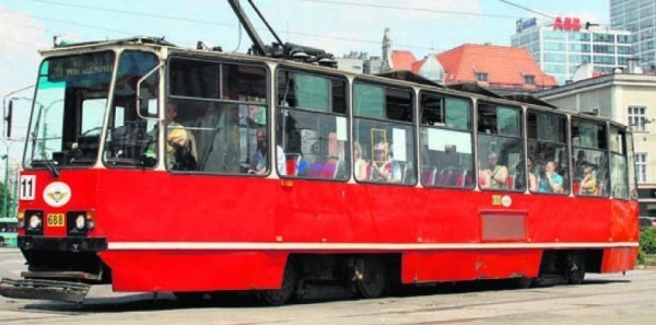 W naszym regionie po torach jeździ najwięcej tramwajów typu 105N i jego pochodnych (105Na, 105NT). Łącznie, w zajezdniach Tramwajów Śląskich jest takich wagonów prawie 300. Pojedynczy wagon może pomieścić 125 pasażerów, w tym tylko 20 na miejscach siedzących.