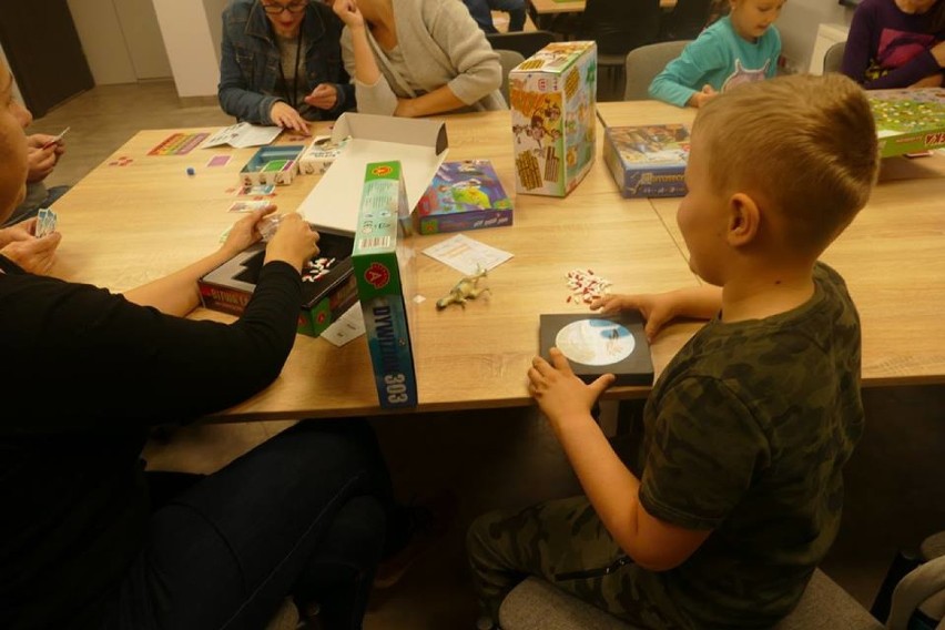 Cykl Turniejów Gier Planszowych  to seria spotkań gromadzących najmłodszych i nieco starszych miłośników gier w pleszewskiej bibliotece